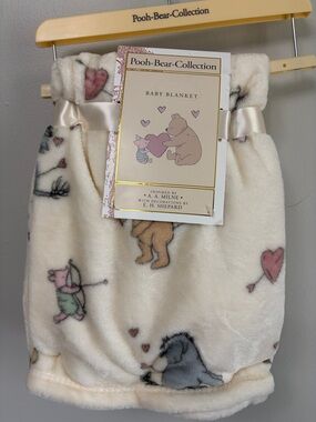 Pooh-Bear-Collection Cream Winnie the Pooh Baby Blanket